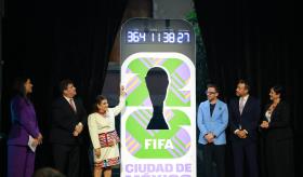 Después de varios intentos, develan en CDMX el reloj de la cuenta regresiva para el Mundial