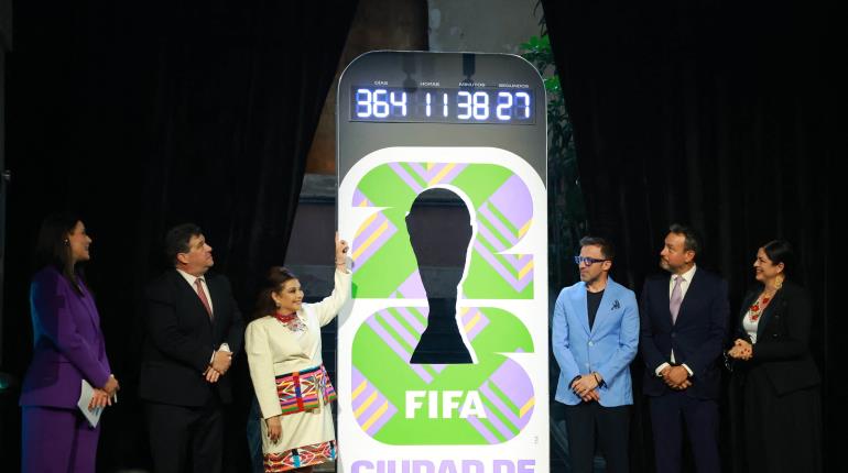 Después de varios intentos, develan en CDMX el reloj de la cuenta regresiva para el Mundial