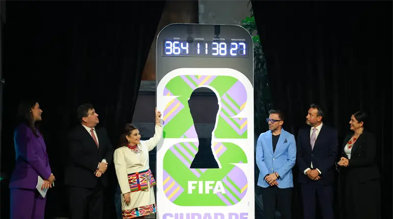 Después de varios intentos, develan en CDMX el reloj de la cuenta regresiva para el Mundial
