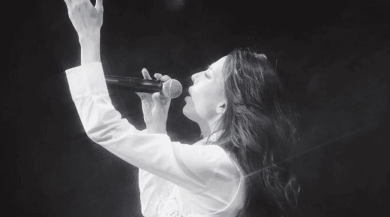 Majo Aguilar dedica su canción "Piel Azteca" a migrantes mexicanos en Estados Unidos