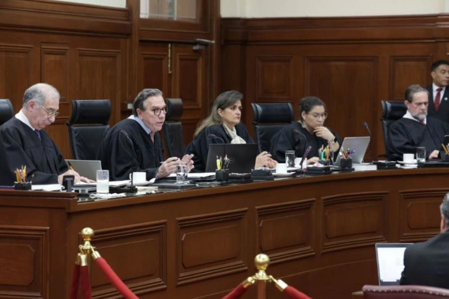 Proponen morenistas erradicar uso de toga y birrete de ministros de la SCJN Proponen morenistas erradicar uso de toga y birrete de ministros de la SCJN