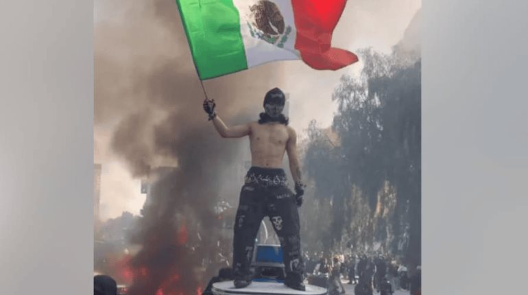 Acusa Sheinbaum montaje con uso de bandera de México durante protestas en EE. UU.