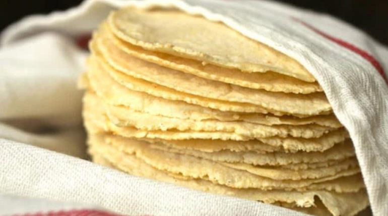 Sheinbaum firma acuerdo con productores de maíz para estabilizar precio de la tortilla