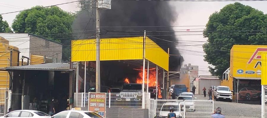 Se quema tianguis de carros Villahermosa; presumen ataque directo Se quema tianguis de carros Villahermosa; presumen ataque directo