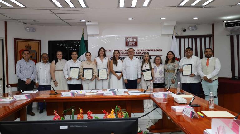 Entrega IEPC constancia de mayoría a 72 juzgadores locales, entre ellos, a Efraín Reséndez