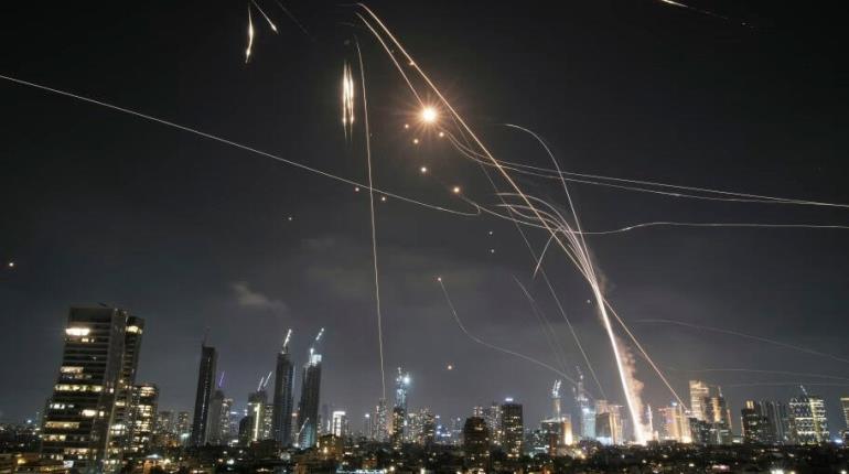 Irán lanza cuarto ataque sobre Israel; reportan al menos 13 heridos