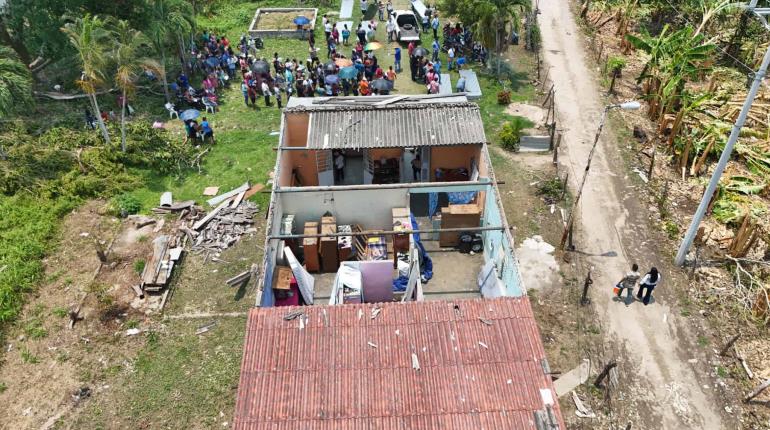 Apoyan con láminas a familias de Centro afectadas por tromba del miércoles