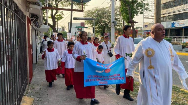 Marchan feligreses católicos por el derecho a la vida