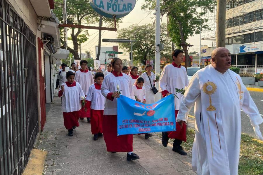 Marchan feligreses católicos por el derecho a la vida Marchan feligreses católicos por el derecho a la vida