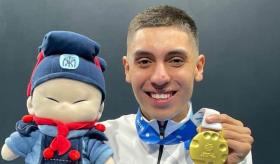 Mexicano Diego Villalobos gana oro en Copa del Mundo de Natación Artística en China