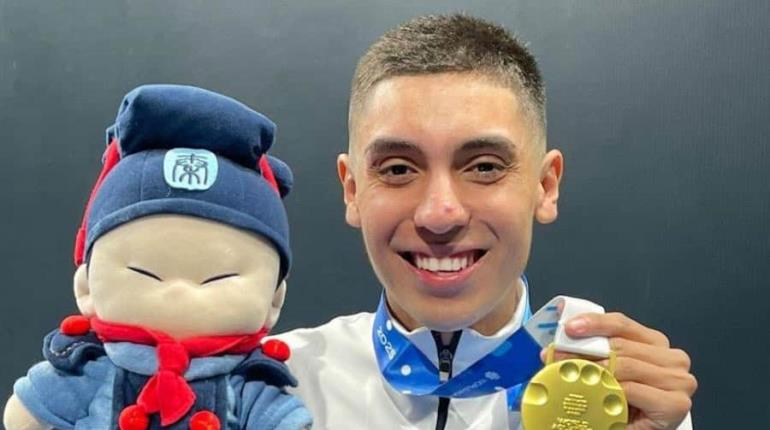 Mexicano Diego Villalobos gana oro en Copa del Mundo de Natación Artística en China