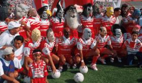 Toros Neza y Reebok lanzan emblemático jersey de los años 90