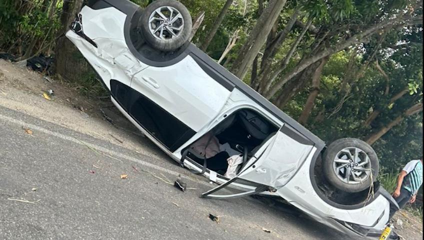 Vuelca automovilista tras colisionar en la Jalpa-Nacajuca