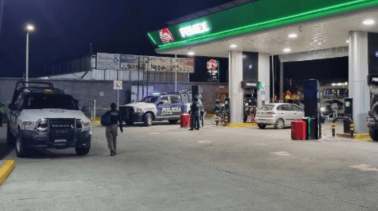 Aseguran gasolinera de Pemex por venta de "huachicol" en Guanajuato