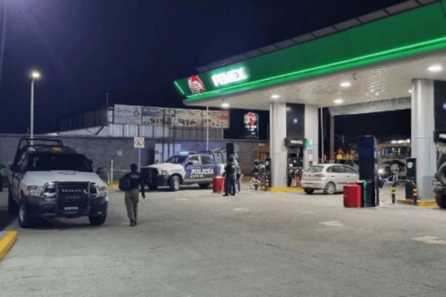 Aseguran gasolinera de Pemex por venta de "huachicol" en Guanajuato Aseguran gasolinera de Pemex por venta de "huachicol" en Guanajuato