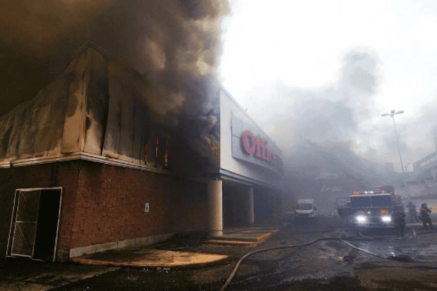Incendio consume Office Depot en Querétaro; no se registraron heridos Incendio consume Office Depot en Querétaro; no se registraron heridos