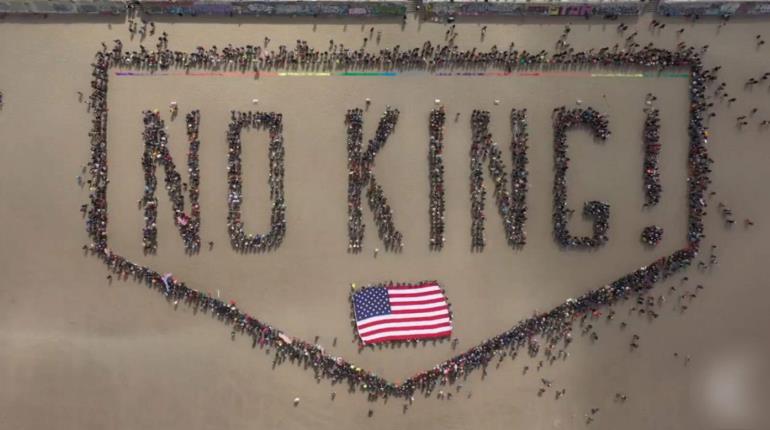 Miles salen a las calles en EE. UU. a protestar contra gobierno de Trump