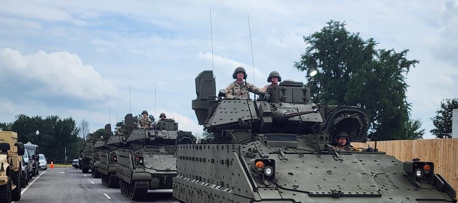 Encabeza Trump desfile militar en medio de protestas y asesinato de congresista Encabeza Trump desfile militar en medio de protestas y asesinato de congresista