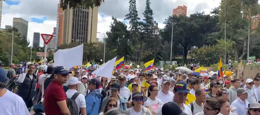 Protestan contra violencia en Colombia, a una semana del atentado contra el precandidato Miguel Uribe