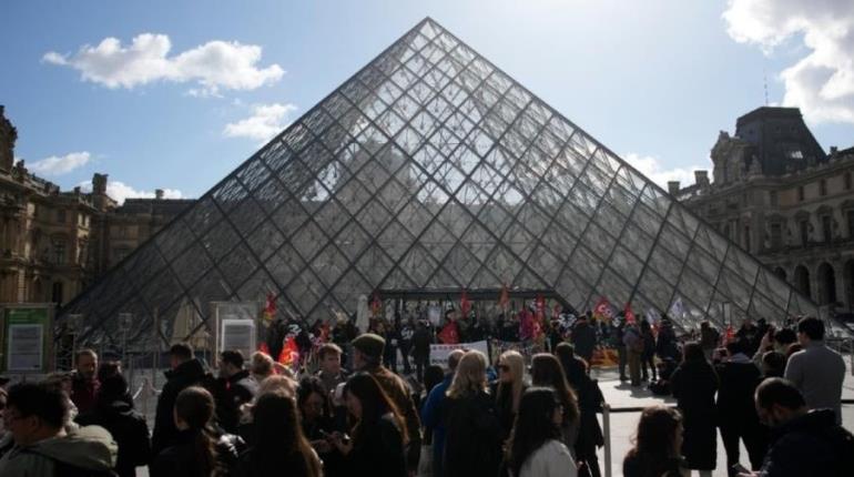 Tras huelga, El Louvre cierra sus puertas de manera inesperada y deja a miles de turistas sin acceso