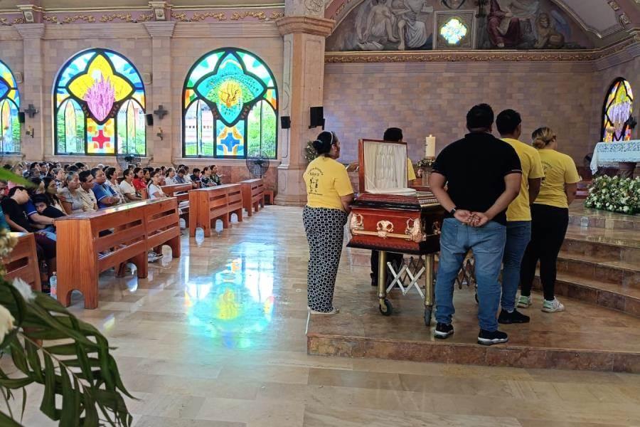 "Legado de ´Niñón Jr´ va a seguir", asegura su esposa en el funeral "Legado de ´Niñón Jr´ va a seguir", asegura su esposa en el funeral