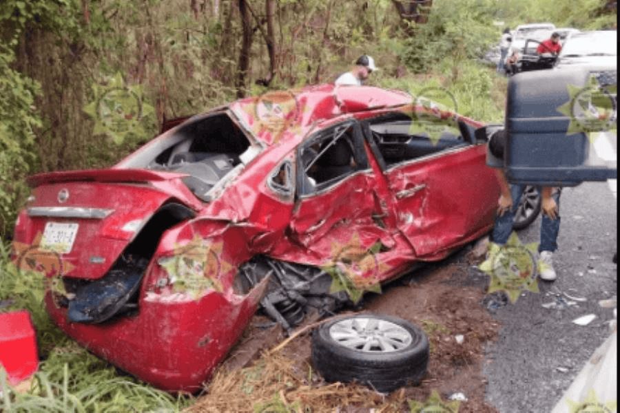 Mueren 2 maestros y 1 intendente en fuerte accidente en Nayarit Mueren 2 maestros y 1 intendente en fuerte accidente en Nayarit