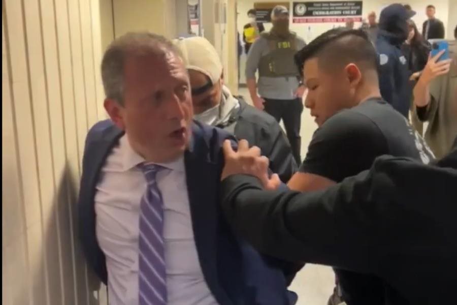 Candidato a alcalde de NY es arrestado por ICE y FBI en una corte de migración