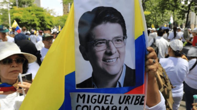 Miguel Uribe es sometido a cirugía de urgencia tras hemorragia cerebral; reportan su salud como crítica