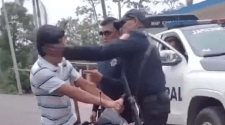 "No los mandamos a que agredan": Edil de Comalcalco promete revisar actuar de policías