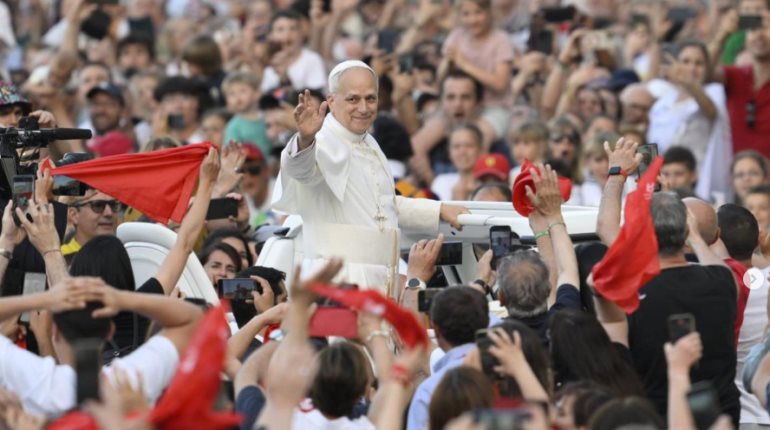 Tras 40 días de pontificado, León XIV sigue aprendiendo a ser Papa: Alazraki