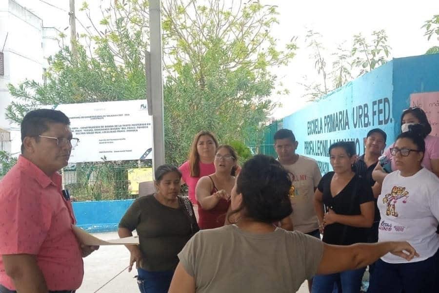 No logran acuerdo papás de primaria en Valle Real con Setab; se mantendrá cerrada No logran acuerdo papás de primaria en Valle Real con Setab; se mantendrá cerrada