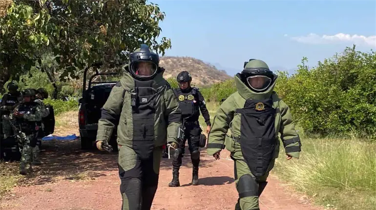 Desactiva GN 12 explosivos improvisados en Michoacán