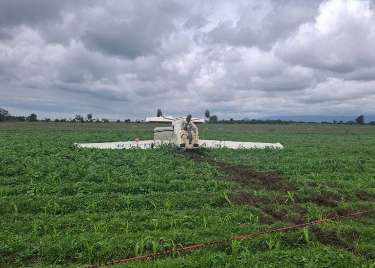 Avioneta aterriza de emergencia en la M&eacute;xico-Puebla; pasajeros salen ilesos