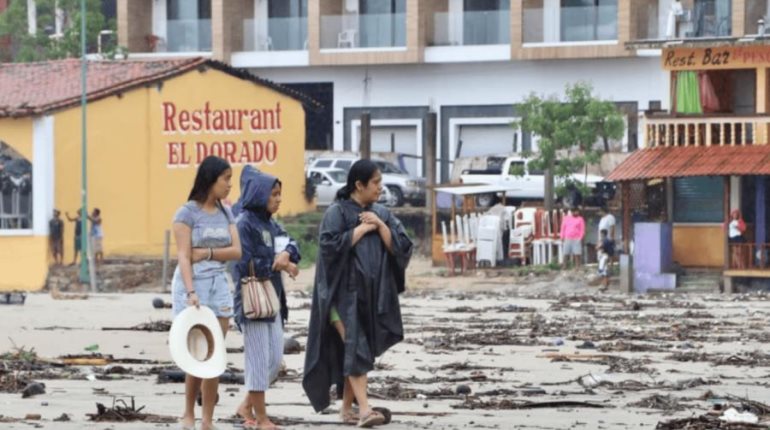 ´Erick´ se degrada a tormenta tropical tras dejar destrozos por su paso en Oaxaca