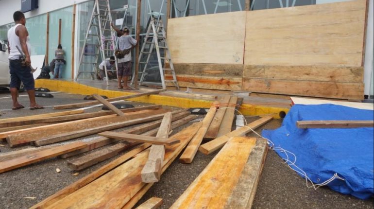 ´Erick´ se fortalece a huracán categoría 3, advierten lluvias torrenciales en Guerrero y Oaxaca