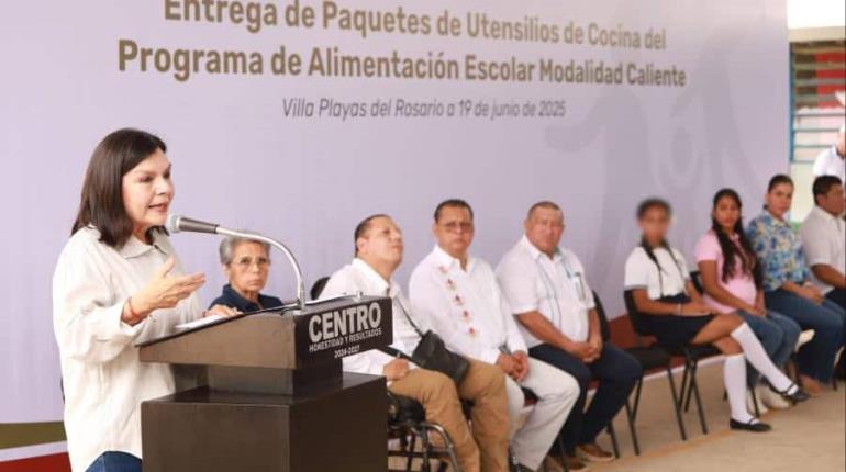 Entregan paquetes de utensilios de cocina a comités de desayunos escolares de 40 escuelas en Centro