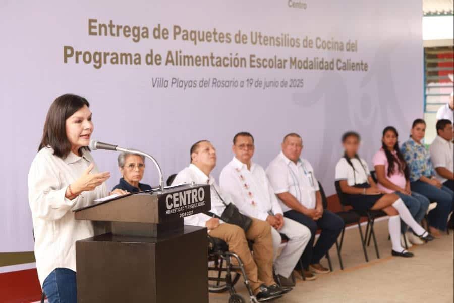 Entregan paquetes de utensilios de cocina a comités de desayunos escolares de 40 escuelas en Centro Entregan paquetes de utensilios de cocina a comités de desayunos escolares de 40 escuelas en Centro