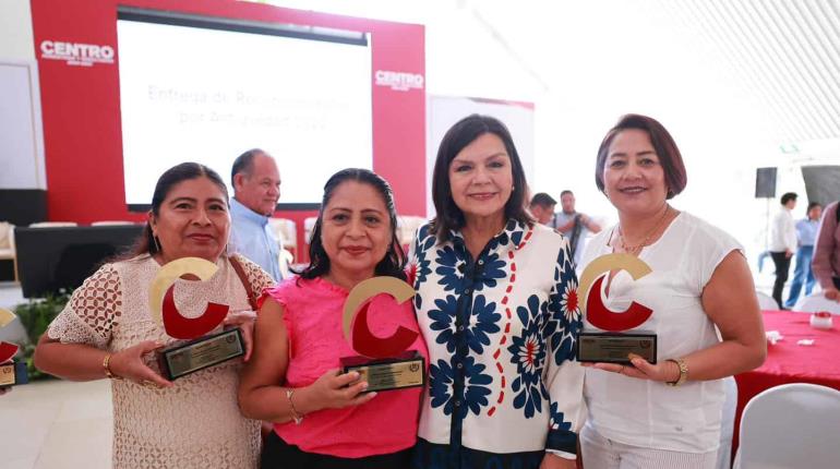 Reconoce Centro a 395 trabajadores del ayuntamiento con antigüedad de 15 a 55 años de servicio