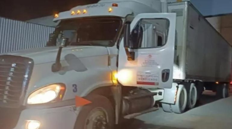 Roban tráileres y secuestran a sus operadores en Puebla