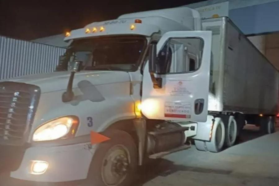 Roban tráileres y secuestran a sus operadores en Puebla