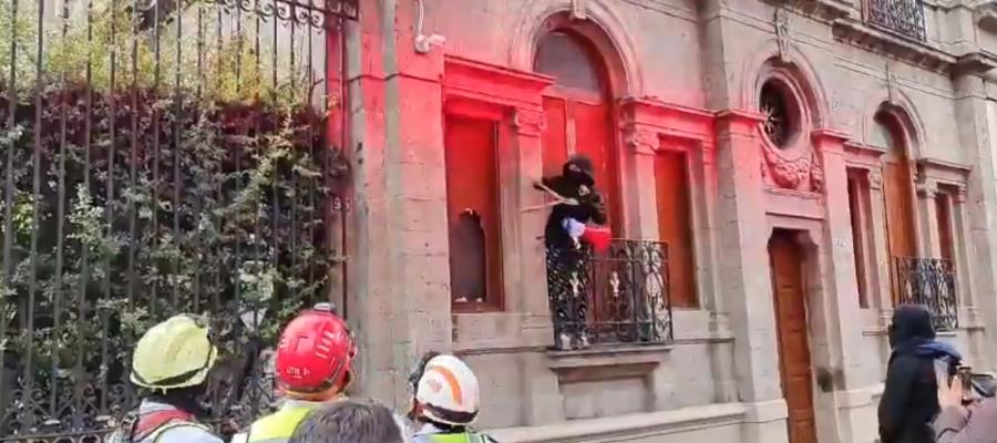 Colectivo feminista protesta en la Segob para exigir audiencia por caso de abuso sexual Colectivo feminista protesta en la Segob para exigir audiencia por caso de abuso sexual