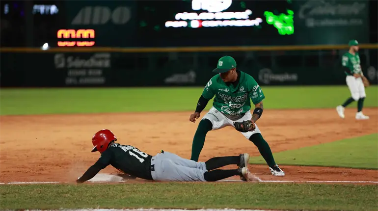 Con rally de 10 en la tercera, Durango evita la barrida y se lleva el tercero de la serie