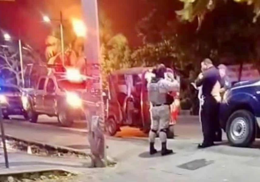 Balean a conductor de pochimóvil en Puerto Ceiba, Paraíso