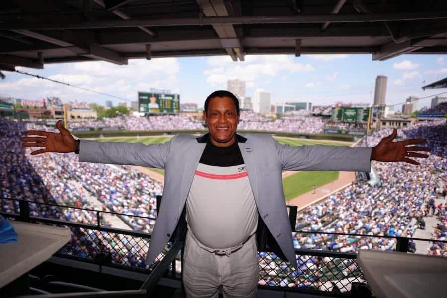 Sammy Sosa regresa al Wrigley Field despu&eacute;s de 20 a&ntilde;os y recibe emotiva ovaci&oacute;n