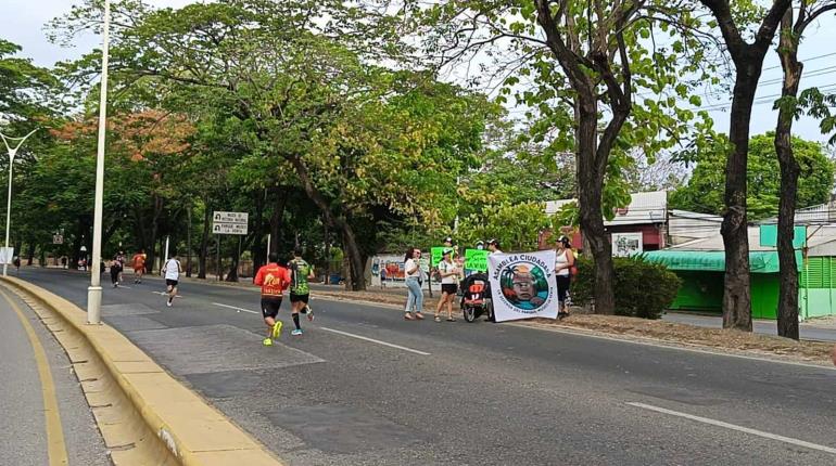 Se "manifiestan" contra Museo Olmeca durante Medio Maratón de Villahermosa