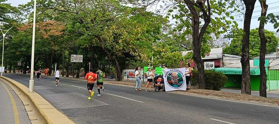 Se "manifiestan" contra Museo Olmeca durante Medio Maratón de Villahermosa Se "manifiestan" contra Museo Olmeca durante Medio Maratón de Villahermosa