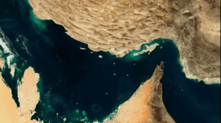 Parlamento iraní pide cierre de Ormuz por ataque a instalaciones nucleares