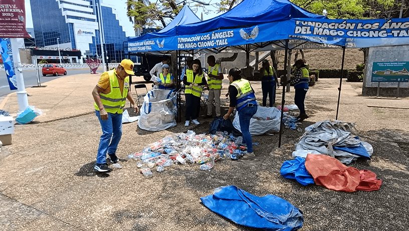 Los Ángeles del Mago Chong-Tall realizan campaña de reciclaje en apoyo a niños con cáncer Los Ángeles del Mago Chong-Tall realizan campaña de reciclaje en apoyo a niños con cáncer