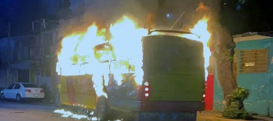 Incendian camión con 5 cuerpos en Acapulco y ejecutan a balazos a sujeto en Chilpancingo Incendian camión con 5 cuerpos en Acapulco y ejecutan a balazos a sujeto en Chilpancingo