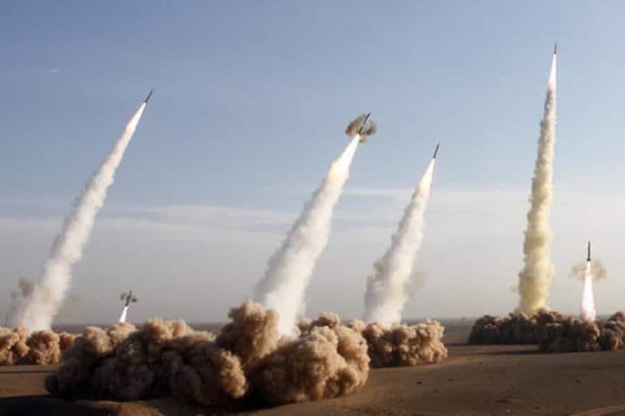 Irán contrataca y bombardea bases militares de EE.UU. Irán contrataca y bombardea bases militares de EE.UU.